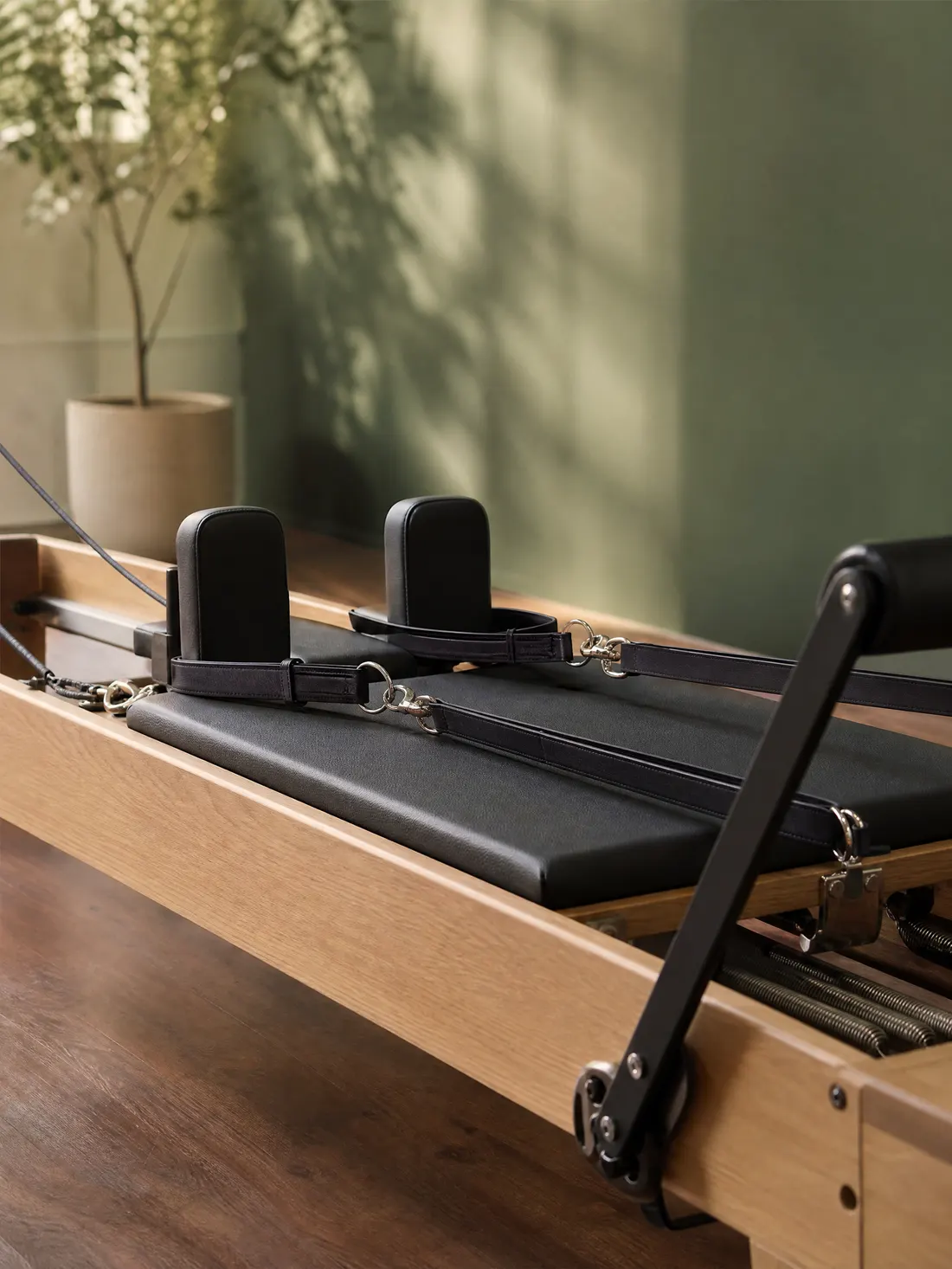 Ilustrační fotografie: detail Pilates Reformeru